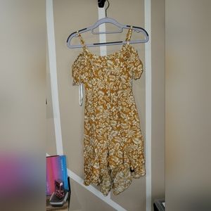 Yellow floral dress!